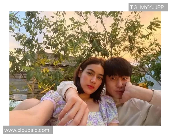 全球足球巨星与太太们的幸福生活大揭秘他们的爱与陪伴如何成就职业巅峰