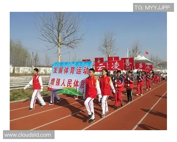 燃情绿茵足球星辉闪耀创意海报展现无限运动激情