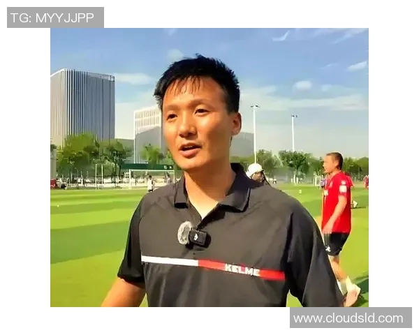 52号足球球星：从草根到顶级联赛的奋斗历程与辉煌成就