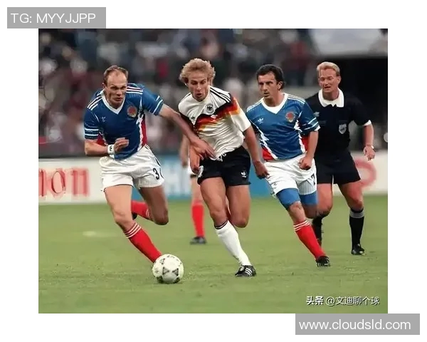 90年代足球巨星经典穿搭回顾 重现球场与街头的时尚风采 90年代足球巨星经典穿搭回顾 重现球场与街头的时尚风采