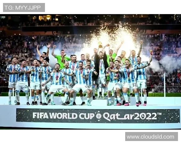 黑底足球球星壁纸,展现运动激情与球场魅力,打造专属足球英雄视觉盛宴 黑底足球球星壁纸,展现运动激情与球场魅力,打造专属足球英雄视觉盛宴